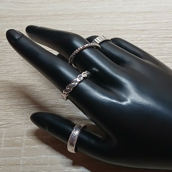 NWOT Set of 4 Fashion Jewelry Silver/White Tone Slim Womens Rings Adjust. #4 - Picture 5 of 11